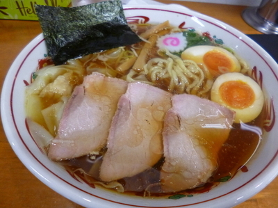 「ワンタン麺味玉入り」@とら食堂 松戸分店の写真