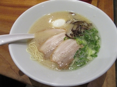 「白丸元味玉子入り（８３０円）＋替え玉１２０円」@博多一風堂 千葉店の写真