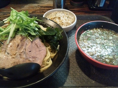 「つけ麺大盛り（850円）+サービス焼き飯」@Y's Dining Barの写真