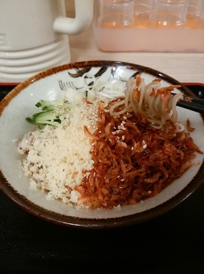 「冷やしむじな450円」@そばよし 京橋店の写真