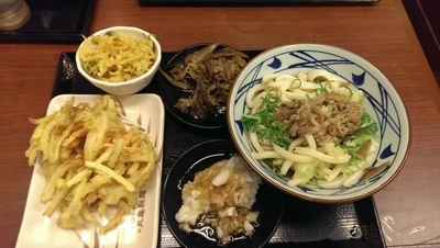「鬼おろしにくぶっかけうどん、大盛、冷」@丸亀製麺 川崎宮前店の写真