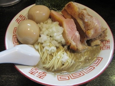「限定B（７００円）＋鶏チャー＋味玉＋和え玉」@中華ソバ 伊吹の写真