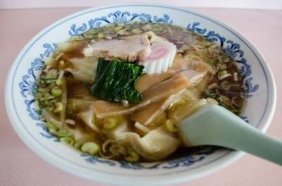 「ワンタンメン。730円」@柳屋の写真