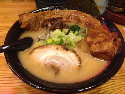 「濃厚とんこつ醤油軟骨チャーシュー中太」@平打ちつけ麺 結まーるの写真