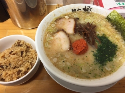 「山形辛味噌らーめん 900円 + 肉めし（無料サービス）」@麺や 極 日本橋箱崎町店の写真