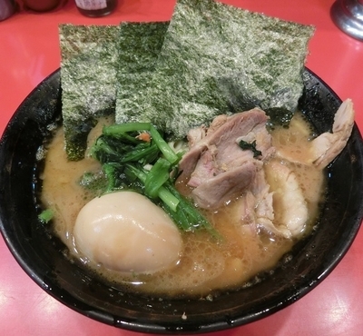 「ラーメン+味付玉子」@家系総本山 ラーメン吉村家の写真