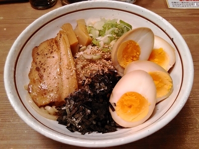 「醤油まぜそば」@麺屋 やまひで 沖縄宜野湾店の写真