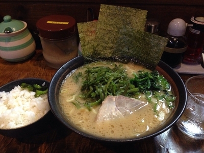 「茎わかめラーメン（中盛り）800円＋100円」@麺処 謹ちゃんの写真