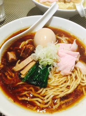 「醤油味玉つき」@生粋 花のれんの写真