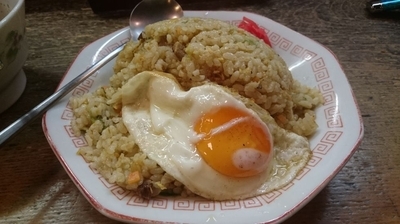 「チャーハン大盛り目玉焼きのせ」@コイサクメインランドインの写真