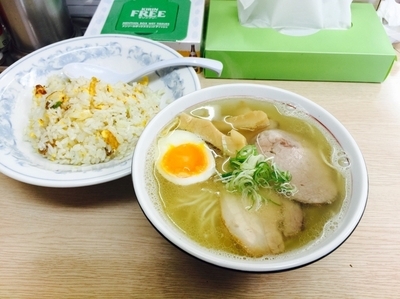 「煮干し塩ラーメン+半炒飯 ランチセット 1000円」@営利庵の写真