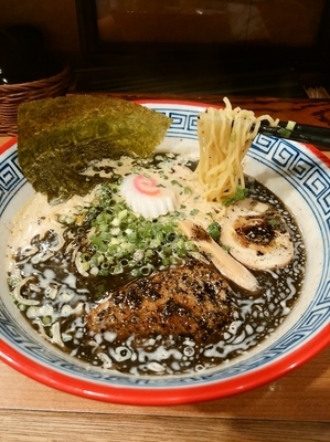 「黒豚骨中華そば850円」@幸丼 東京品川の写真