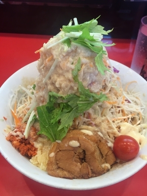 「冷やし中華、ヤサイ、ニンニク、アブラ、辛ショウ、ガリマヨ」@用心棒Ⅱ階の写真