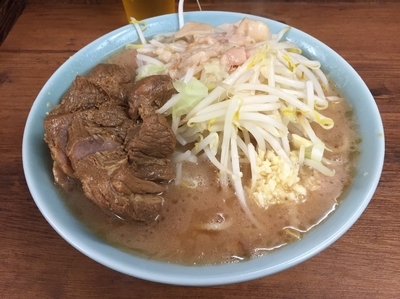 「ぶた入りラーメン（にんにく少な目、アブラ）　８００円」@ラーメン二郎 池袋東口店の写真