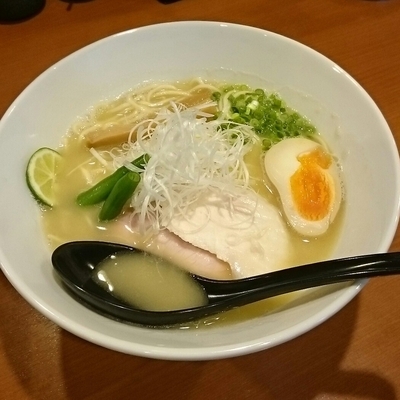 「新得地鶏濃厚鶏白湯塩 @800円(９周年限定)」@麺’s 菜ヶ蔵の写真