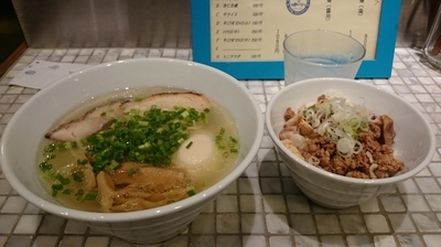 「鶏そば塩800円、トリライス150円」@焼き鳥バル ジョニーとリーの写真