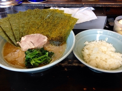 「海苔増しラーメン ¥700 + 小ライスサービス」@横浜ラーメン 武蔵家 三鷹店の写真