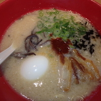 赤丸新味玉子入り(バリカタ)(880円)、替玉(バリカタ)