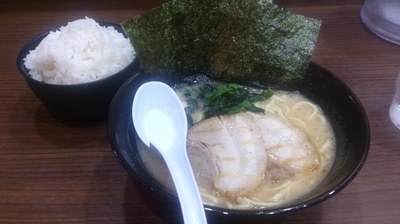 「ラーメン(麺硬･味濃)+ライス･チャーシュー(サービス)」@横浜家系らーめん 魂心家 藤沢店の写真