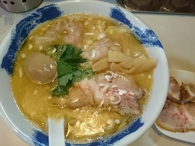 「【SR7コラボ】タマシャモと天然真鯛のワンタンメン ￥980」@麺屋 扇 SENの写真