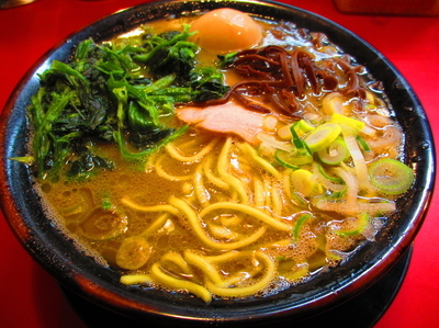 「中盛り￥７４０＋ほうれん草￥５０＋キクラゲ￥６０味玉￥６０」@家系ラーメン とらきち家の写真