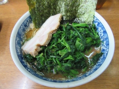 「ラーメン並＋半ライス＋ほうれん草（９８０円）」@ラーメン虎ノ穴の写真