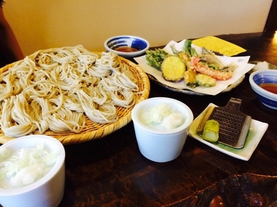 「大権現盛り1950円    高原野菜の盛り合わせ950円」@うずら家の写真