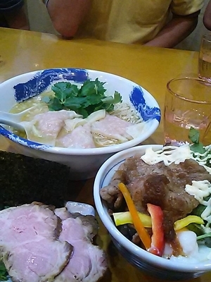 「【SR7コラボリレー】タマシャモと天然真鯛のワンタンメン他」@麺屋 扇 SENの写真