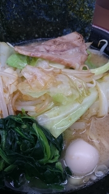 「醤油ラーメン700円＋もやしキャベツ100円」@すずき家 下永谷2号店の写真
