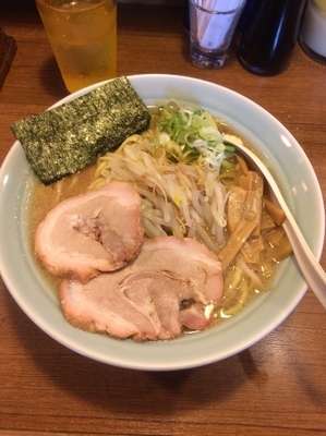 「背脂醤油ラーメン730円+大盛り(サービス)」@麺通の写真