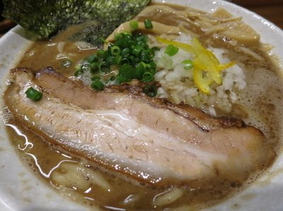 「濃厚魚介らーめん中盛り720円」@つけめん・らーめん・煮干そば 金狼の写真