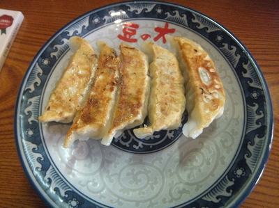 「小樽しょうゆチャーシュー810円＆餃子290円(ランパス)」@小樽らーめん豆の木 我孫子店の写真