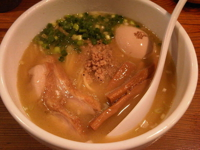 「白鶏らーめん玉子のせ(800円)」@鶏の穴の写真