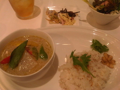 「グリーンカレー(900円)+アイスコーン茶(150円)」@Vege Fru Spiceの写真