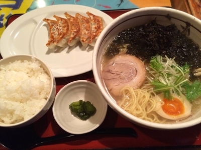 「岩のりらーめん塩（756円）＋ギョーザセット（４３２円）」@らーめん げんき屋 ひたちなか店の写真