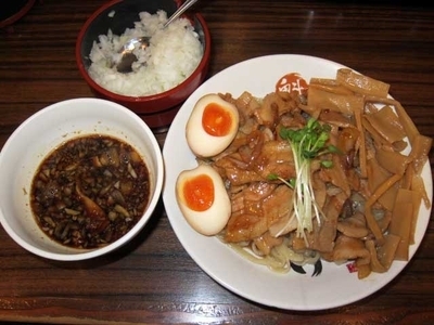 「肉盛りつけ麺並800円＋無料の肉増し・味玉・メンマ増し」@魁 肉盛りつけ麺 六代目けいすけの写真