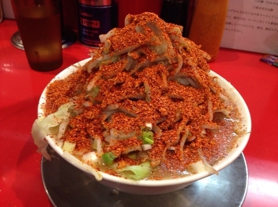 「ラーメンかためヤサイねぎ豚増し一味唐辛子980円」@ジャンプの写真