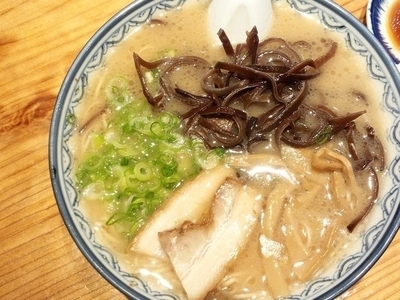 「きくらげラーメン」@元祖赤のれん 節ちゃんラーメン 天神本店の写真