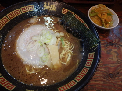 「ラーメン(640円)(バリカタ)、唐揚げセット(330円)」@金澤濃厚中華そば 神仙の写真