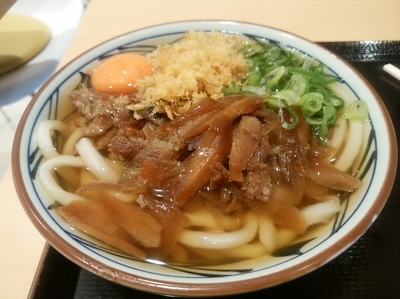 「肉玉かけうどん(並盛)590円」@丸亀製麺 イーサイト高崎店の写真
