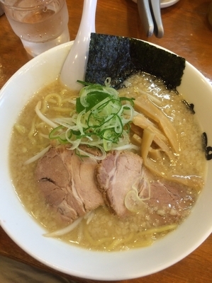 「野方ホープラーメン(普通)750円+餃子100円+ごはん(無料)」@野方ホープ 荻窪店の写真