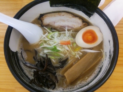 「とんこつこってり（しょうゆ、細麺、硬め）＋替え玉（硬め）」@濃厚ラーメン じゅんの写真