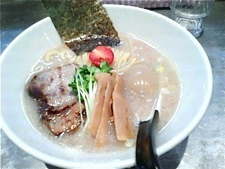 「玉しおらぁ (￥850)」@麺 やまらぁの写真