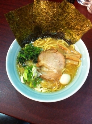 「豚骨醤油ラーメン 780円」@湘南家系ラーメン 松湘家の写真