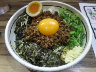 「カレー台湾まぜそば ８１０円 ※麺少なめで味玉サービス」@麺屋 はるか 秋葉原店の写真