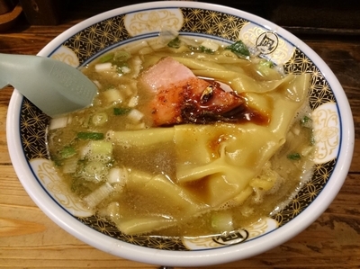 「すごい煮干ラーメン ８２０円」@すごい煮干ラーメン凪 新宿ゴールデン街店 本館の写真
