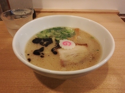 「ミニミラノとんこつラーメン」@CASA LUCAの写真