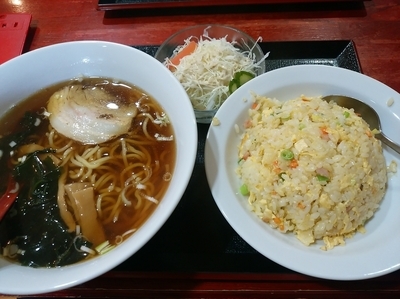 「Ａランチ(醤油ラーメン＆半チャーハン)780円」@中国本場的料理 華龍飯店 高崎モントレー店の写真