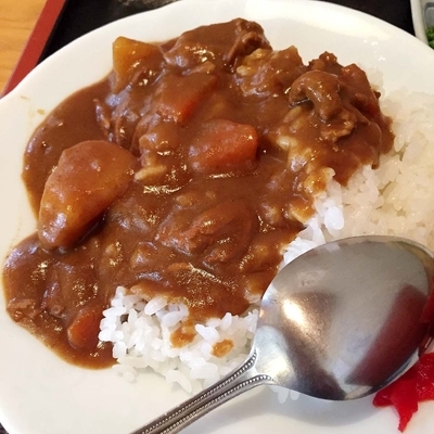「ランチ（ラーメン+ミニカレー）650円　かき揚げ天　100円」@角初そばの写真