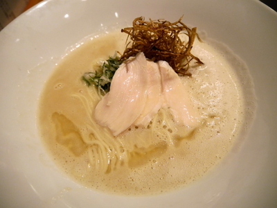 「鶏しろラーメン」@うさぎ食堂 中目黒店の写真